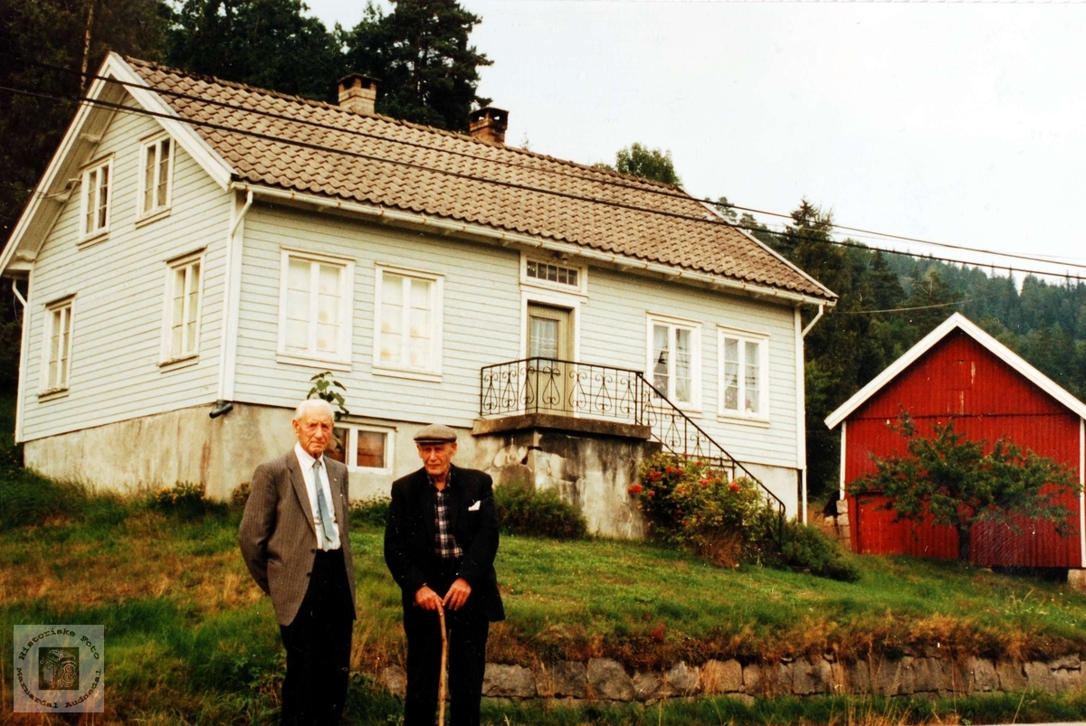 Brødrene Lars og Torkel Leland. Her ved Torkels heim i Golevik i Audnedal.