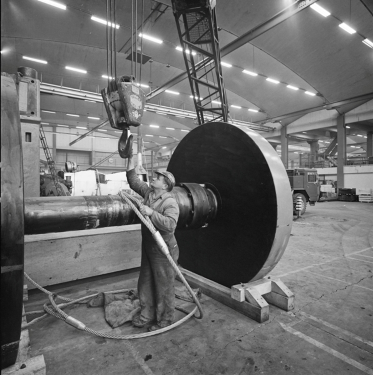 Montering 1600 tonns presse i Kvernelands Fabrikk AS, januar 1973.
