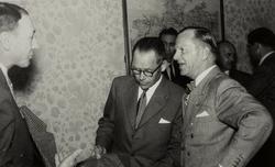 Fridtjof Rasmussen og Sigurd J. Øglænd besøker firmaet Bawi 