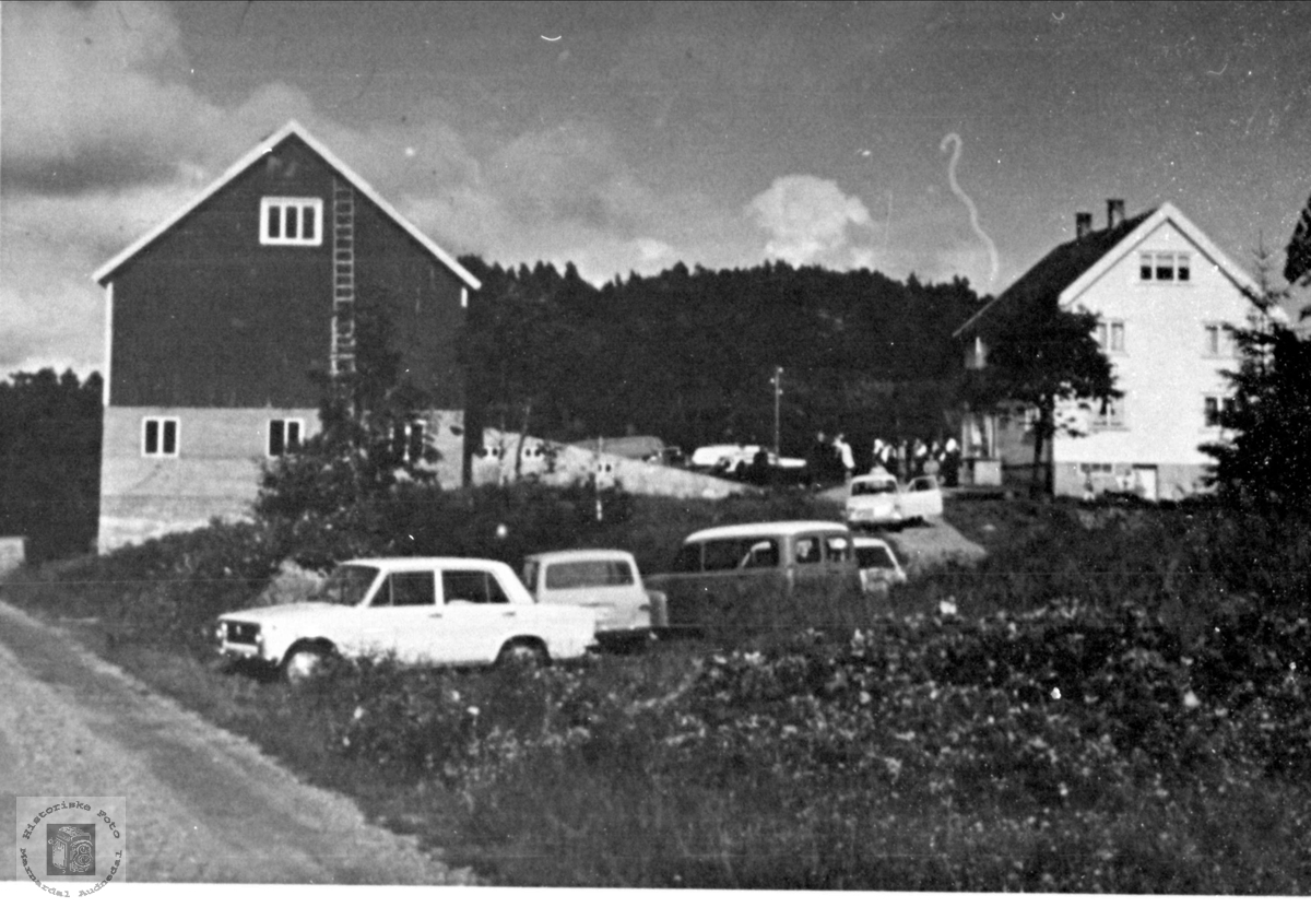 Gardsbruket til Knut Mjåland på Manneråk i Øyslebø.