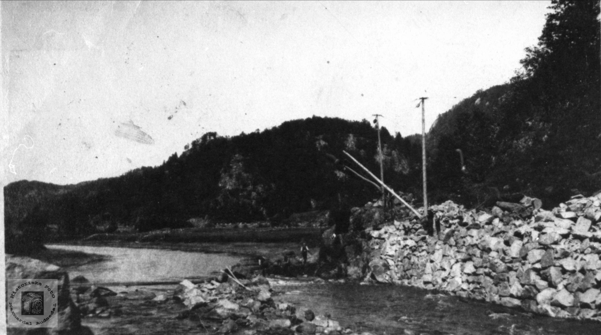 Senking av Gaupefossen i Audna nesten ferdig, Audnedal.