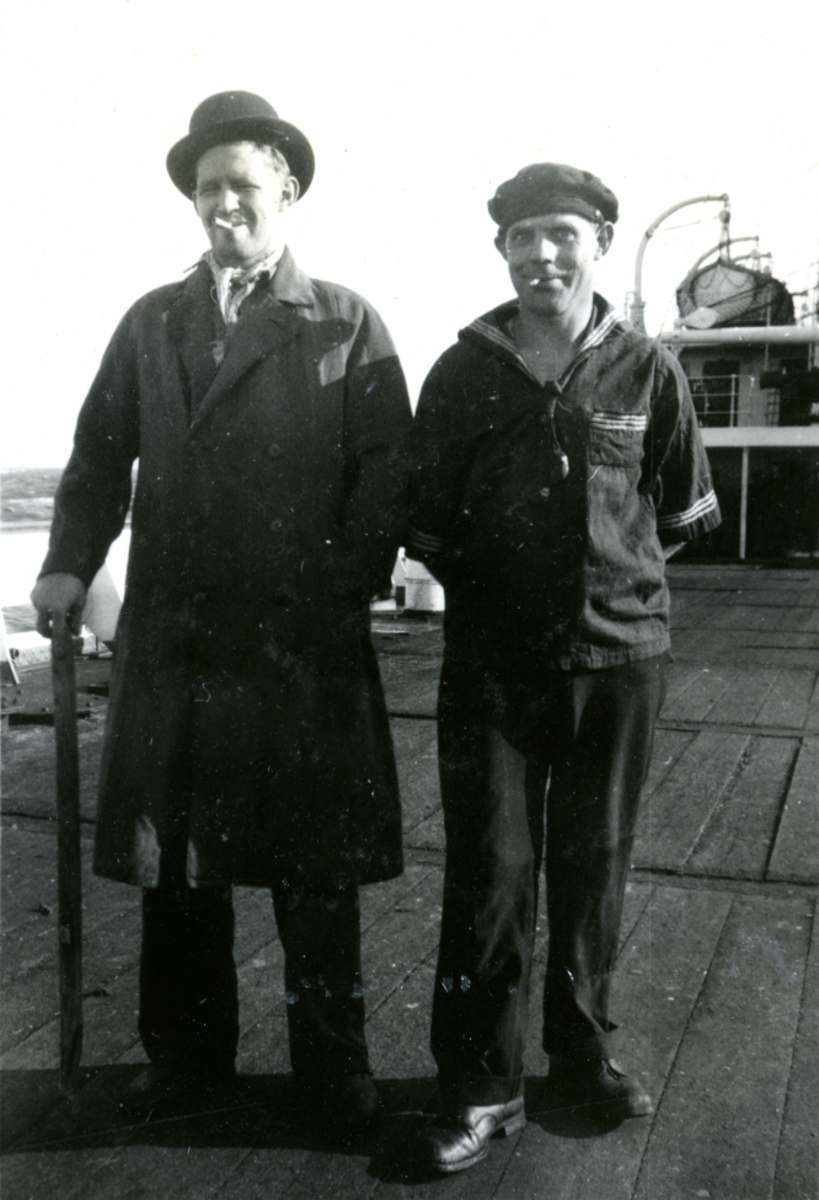 To glade karer. - Ombord i Fl/K ' Vestfold' (b. 1931, Furness Shipbuilding Co. Ltd, Haverton Hill).