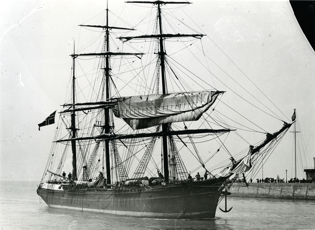 Bark 'Bonita' (b. 1871, River John, Nova Scotia), - under slep til Le Havre.