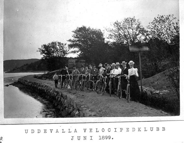 Text på kortet: "Uddevalla velocipedklubb juni 1899".