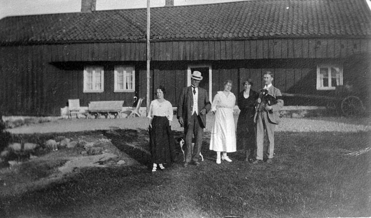 Enligt fotografens noteringar: "Kronogård på Gläborg, Håby socken Arendator Hilmer Olsson".