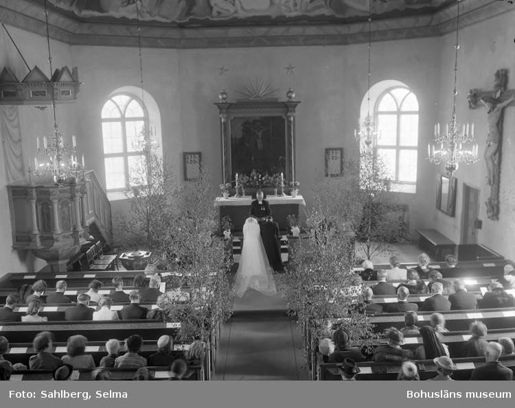 Enligt fotografens noteringar: "Brudparet Olof Norborg, Foss kyrka."