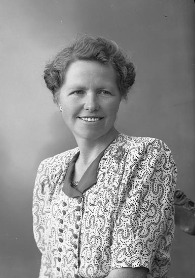 Enligt fotografens journal nr 7 1944-1950: "Carolusson, Fröken Nancy Molinsg. 5 Gbg".