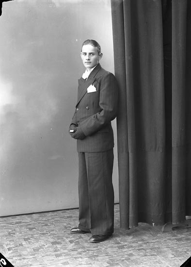 Enligt fotografens journal nr 6 1930-1943: "Olsson, Lennart Smederöd Här".