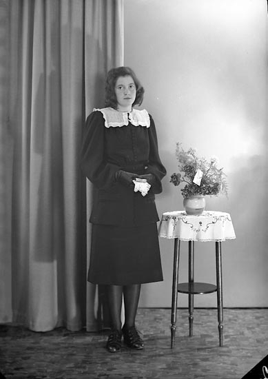 Enligt fotografens journal nr 6 1930-1943: "Wilhelmsson, Anna-Lisa Torp Spekeröd".