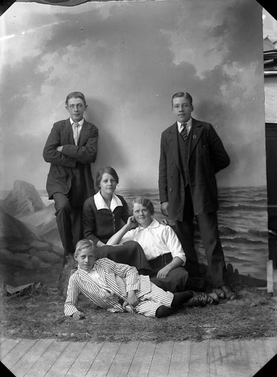 Enligt fotografens journal nr 2 1909-1915: "Johansson, Edvin, Känstorp, Spekeröd".