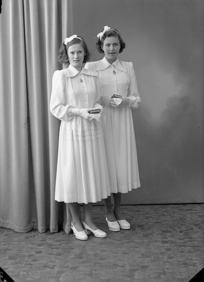 Enligt fotografens journal nr 7 1944-1950: "Olsson, Ingrid, Kerstin Karlsson Widdesgärde - Kläpp".