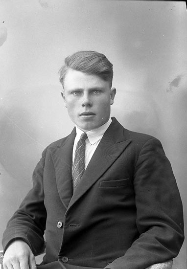 Enligt fotografens journal nr 6 1930-1943: "Löfberg, Algot Svanvik, Höviksnäs".
