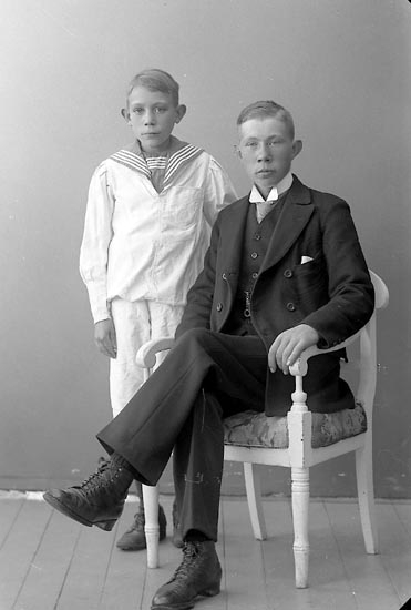 Enligt fotografens journal nr 4 1918-1922: "Svensson, Anders Åker Här".