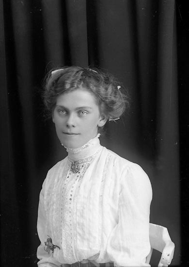 Enligt fotografens journal Lyckorna 1909-1918: "Gillberg, Nanny Lyckorna".
