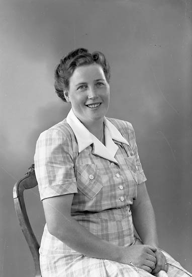 Enligt fotografens journal nr 7 1944-1950: "Engelbrekt, Fru Elsa Solgården Här".