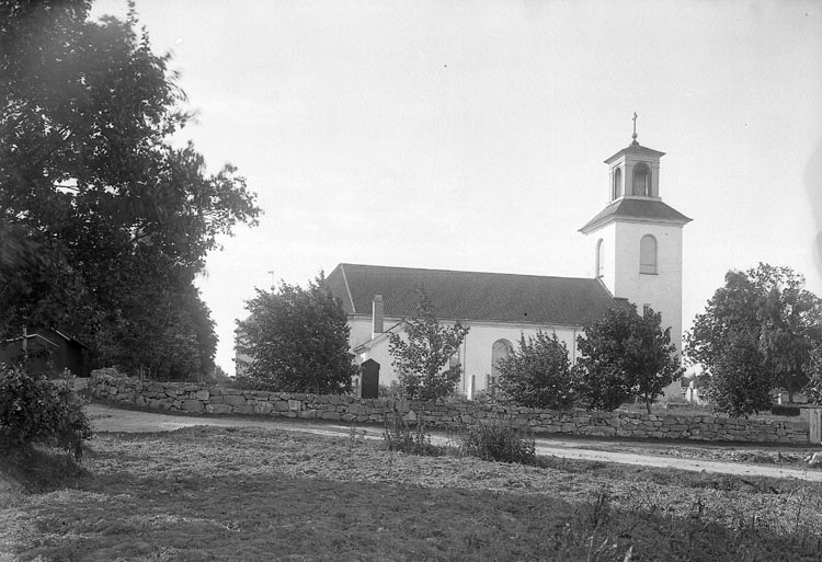 Enligt fotografens journal nr 5 1923-1929: "Valla kyrka, Höviksnäs".