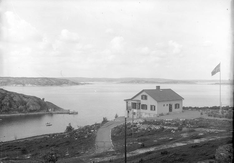 Enligt fotografens journal nr 6 1930-1943: "Högdahl, Konsul Stenungsund".