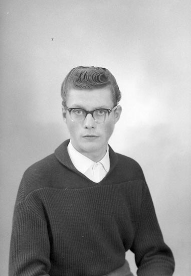 Enligt fotografens journal nr 9 1958-: "Andersson, Herr Alf Halls, Svanesund".