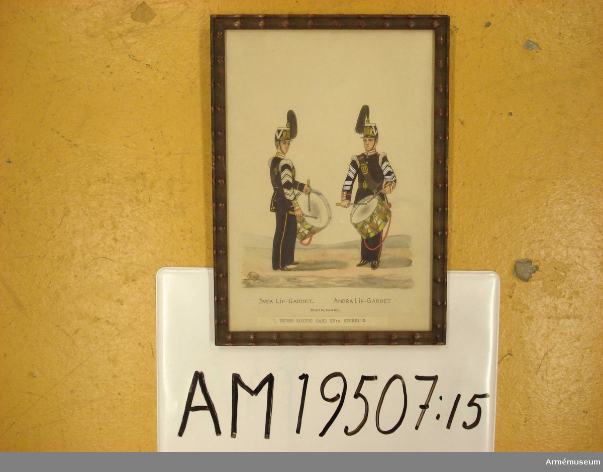 Grupp M I. 

Serie med uniformsbilder för Andra livgardet resp Göta livgarde under 1800-talet. 
Underlöjtnant (Grenadierer)  Lifgardist.
Under konung Oscar II regering