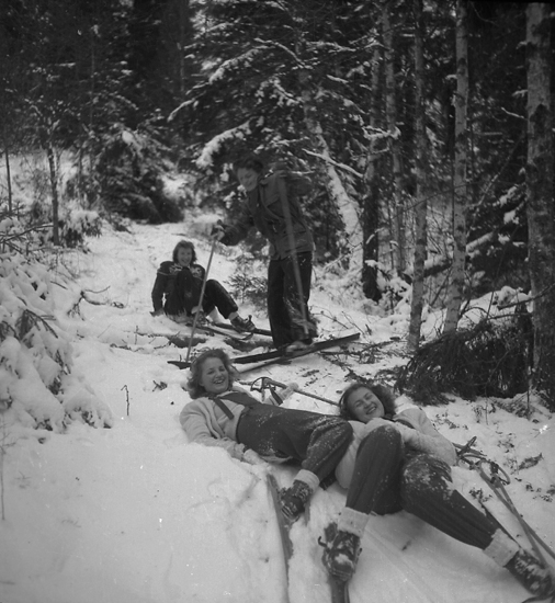 Text till bilden: "Östad skidtur. Jan-febr. 1946".



