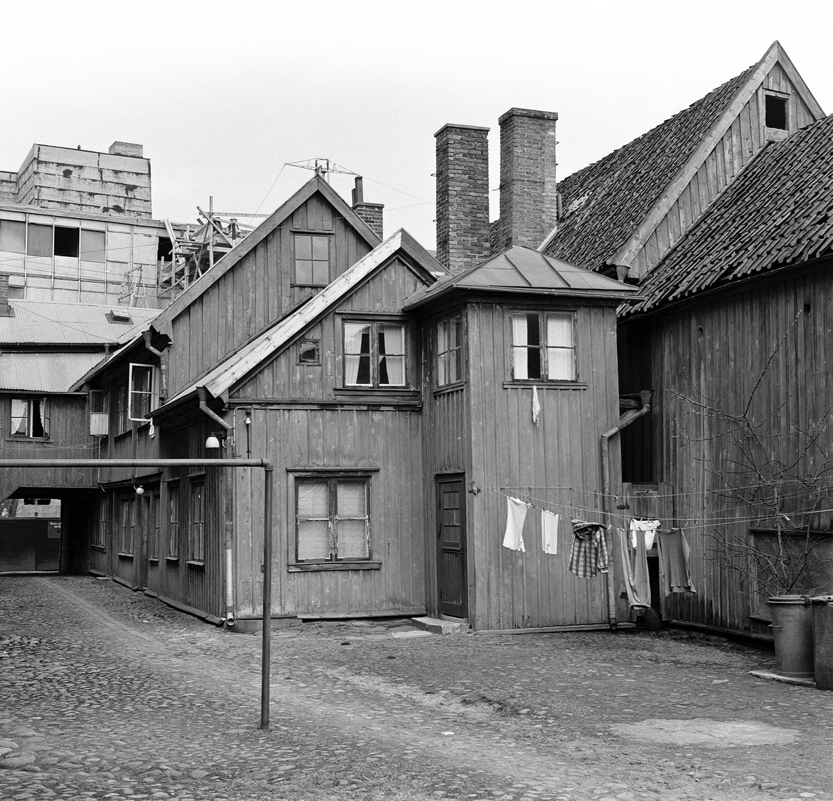 April år 1959. Bakgård från Smedjegatan 24, kvarter Arkadien 2 i Jönköping.