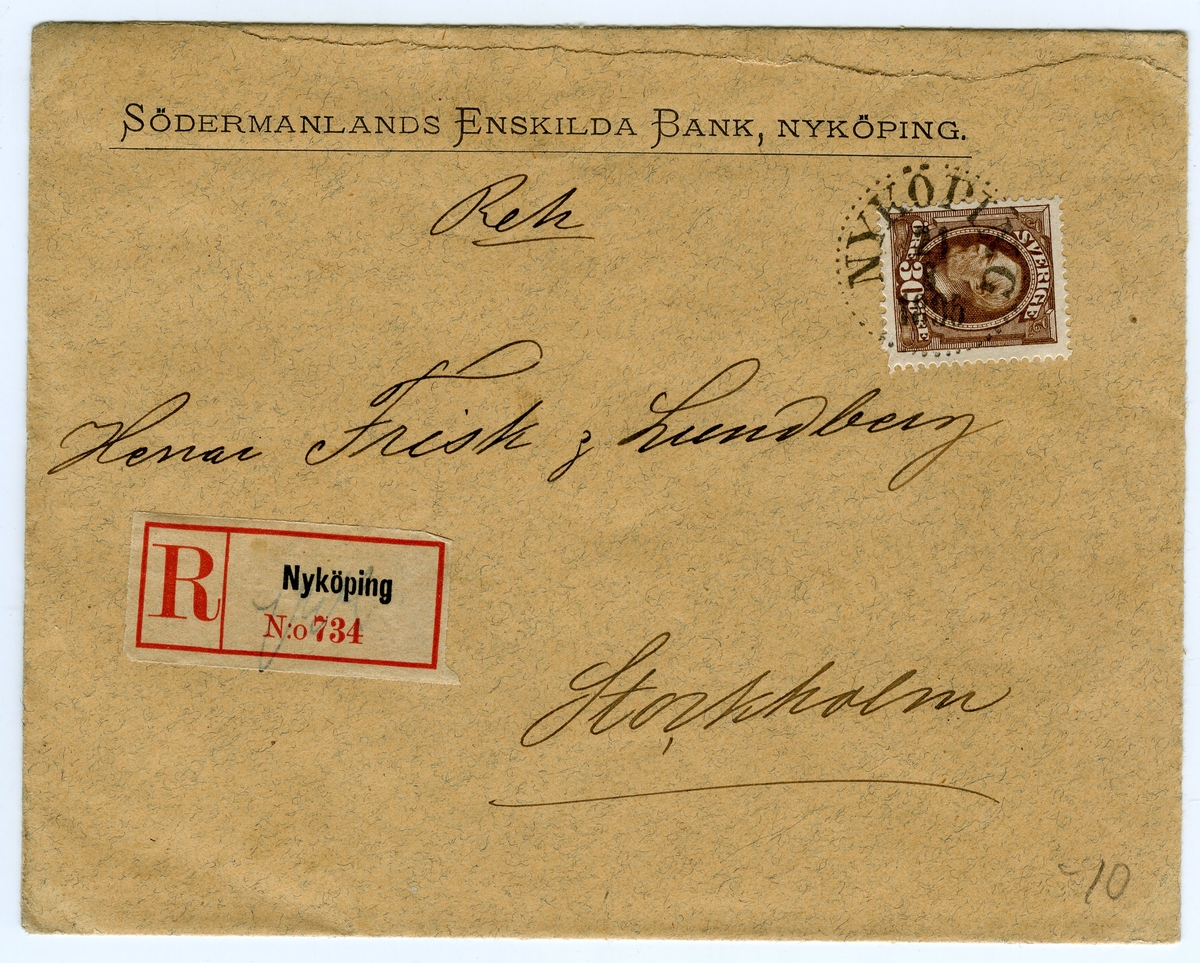Rekommenderat brev avsänt från
Nyköping till Stockholm. Reketiketten började
användas allmänt år 1895. Försändelsen är frankerad med 30 öre Oscar II, utgivet 1891. Frimärket är makulerat med normalstämpel 14.