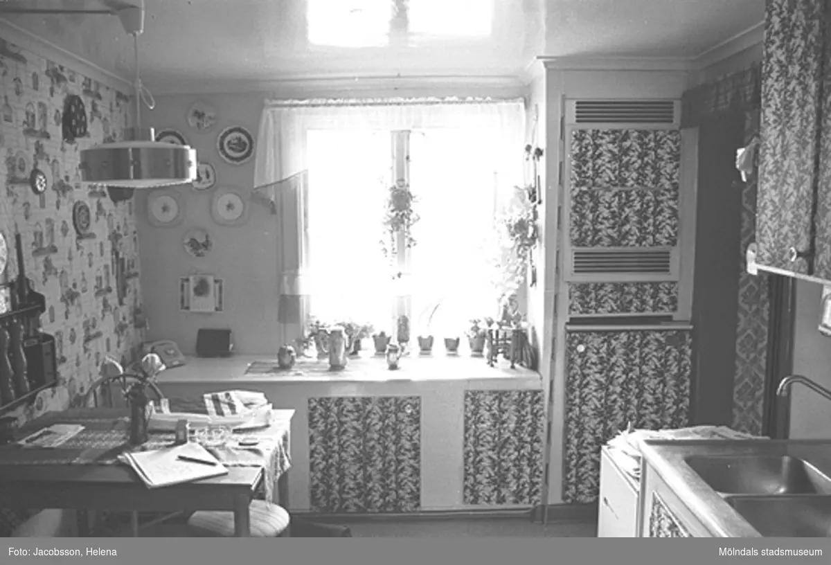 Kök i bostadshus på Roten M 37 i Mölndals Kvarnby, 1972.