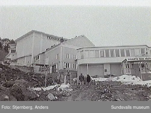 Inför rivning.Bild 24-26, 28 Schaktning invid scenhus.Bild 27 Västra ingången.