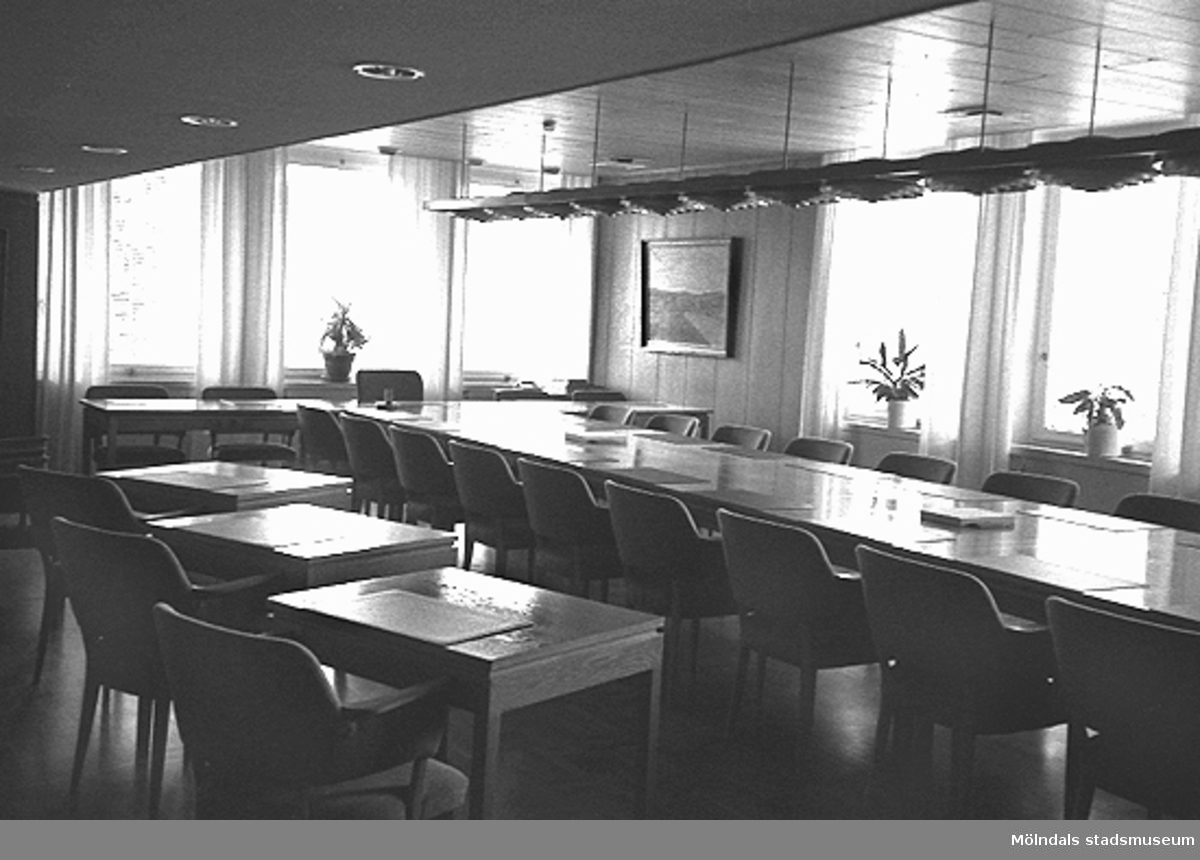 Ett sammanträdesrum i Mölndals stadshus, juni 1994.