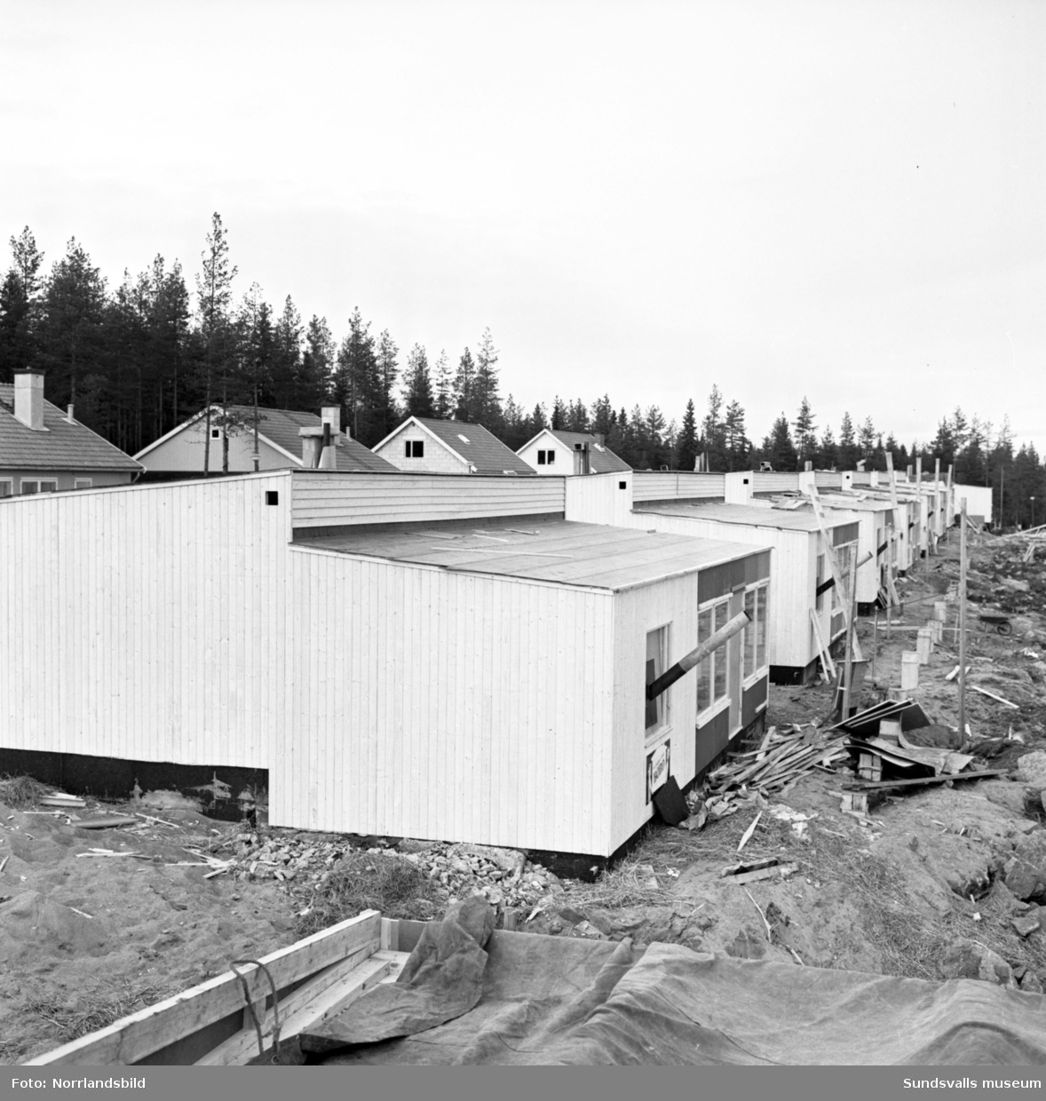 Radhusbygge på Granitvägen 17-31 vid Sidsjön.