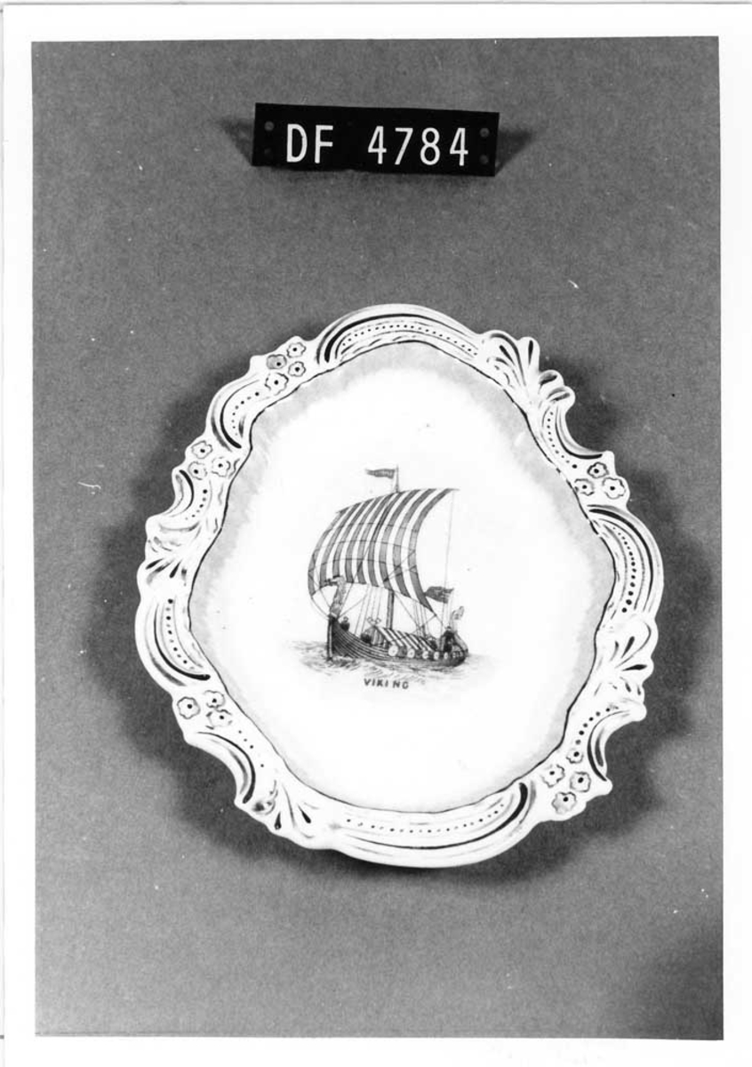 Bilde av Gogstadskipskopien VIKING som seilte fra Norge til Chicago i 1893.