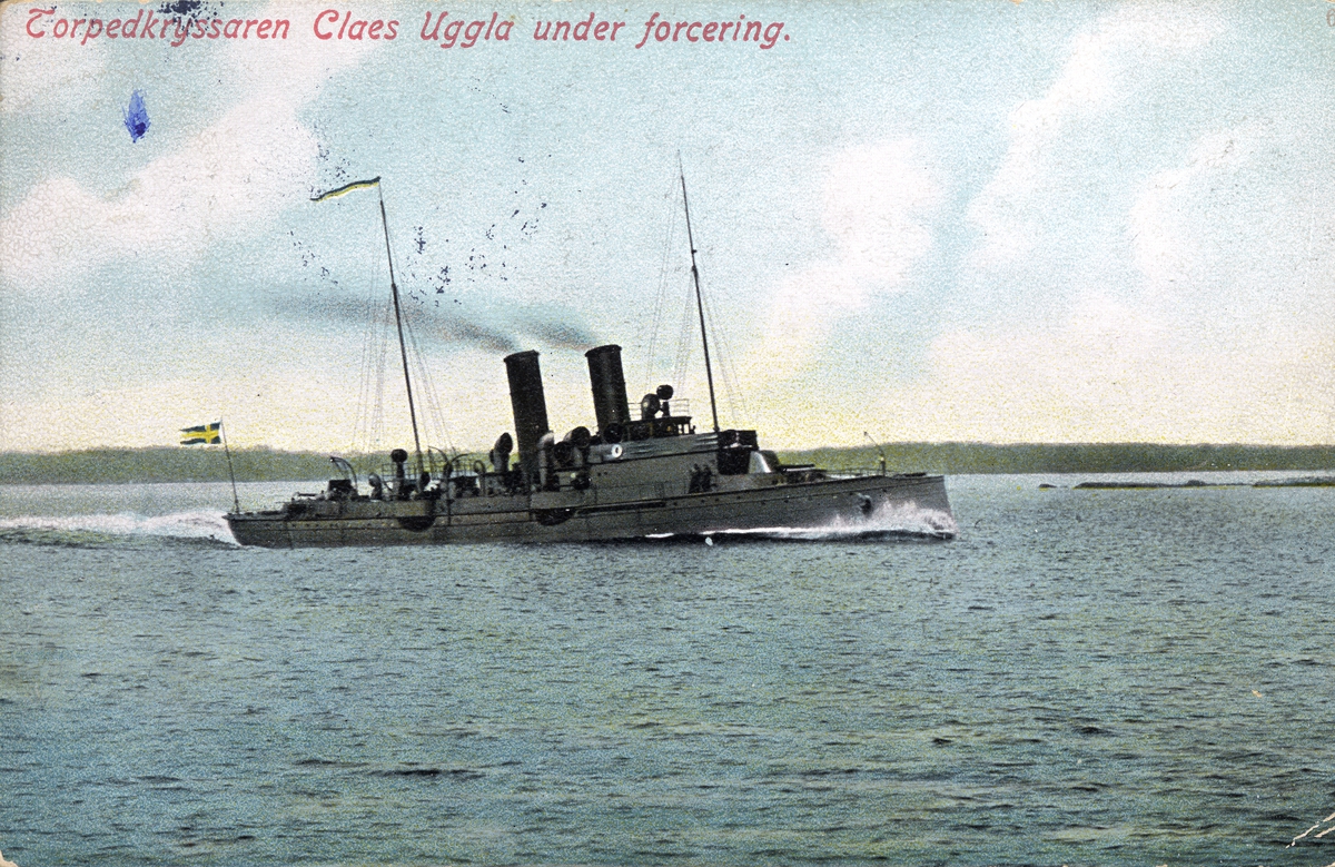 Vykort på torpedkryssaren Claes Uggla under forcering.