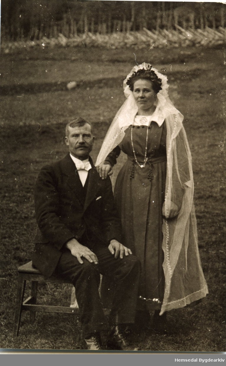 Brureparet Endre Ulsaker og Margit Ulsaker, fødd Aalrust, i 1918 i Hemsedal.