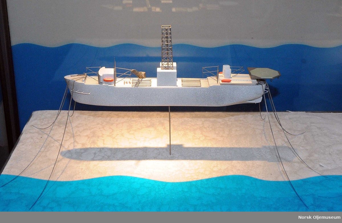 Modell av Drillship - det tidligere hvalkokeriet med navn Thorshøvdi - som i 1975 ble ombygget til boreskip. 