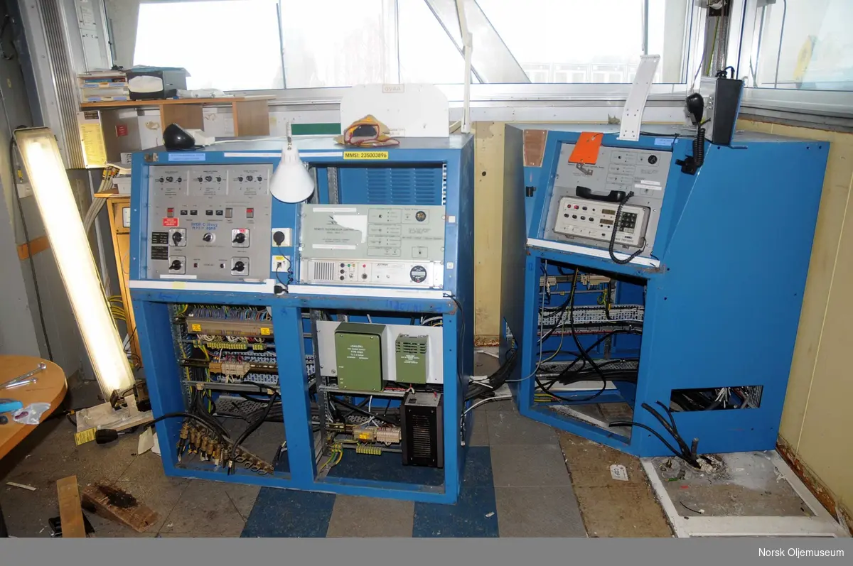 Radiorom med utstyr fotografert på Stord under demontering/opphogging av QP-plattformen.