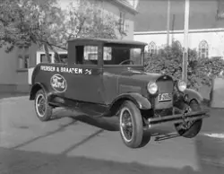 Service-vogn eller kranbil, tilhørende firmaet Iversen og Br