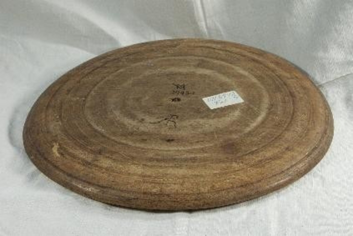 3 st fat eller skålar av trä, från Fors, Upphärad. 02 940-02 947 köpta av F. R. Bratt för 10:-. I bottnen