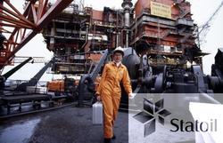 Sykepleier Gyro Mauland ombord på en av boligplattformene so