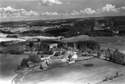 Borger gård  i Skiptvet, flyfoto 11. juni  1959.