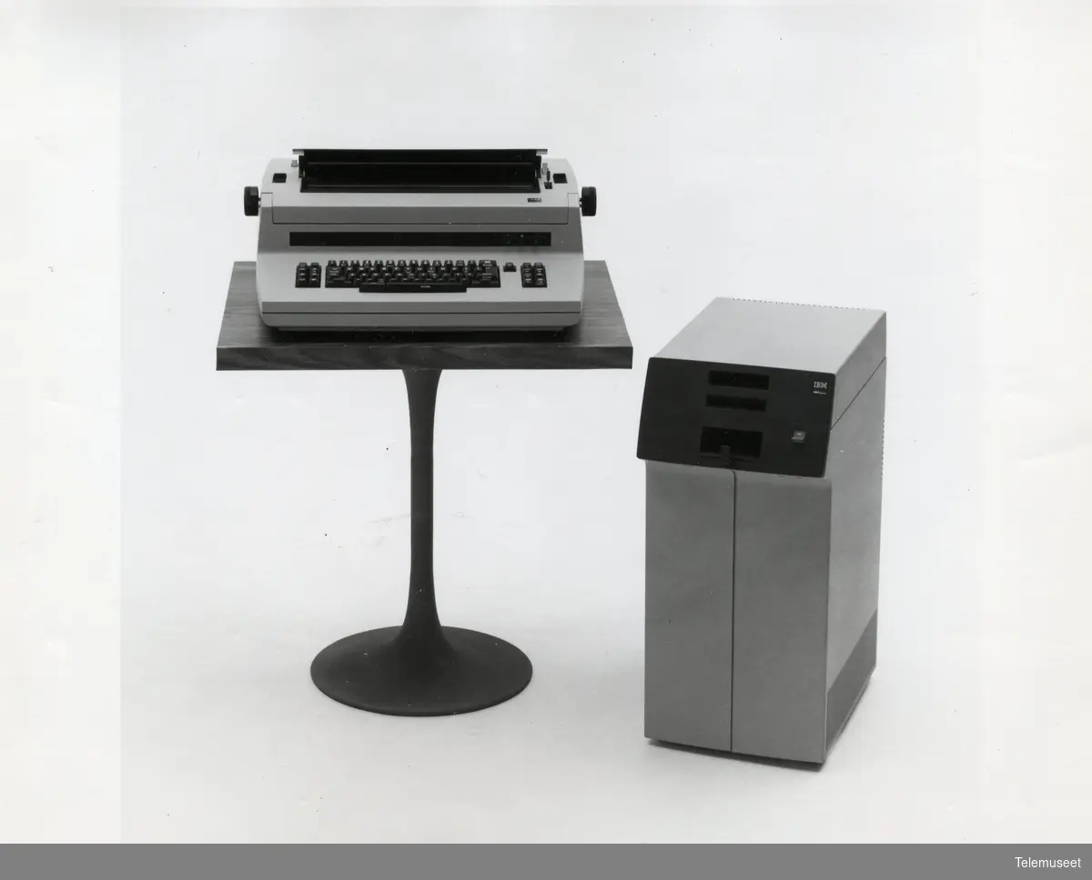 7.0 IBM - Fotogafier OP - Tekstbehandlingsmaskiner - modell MC-82, 1975