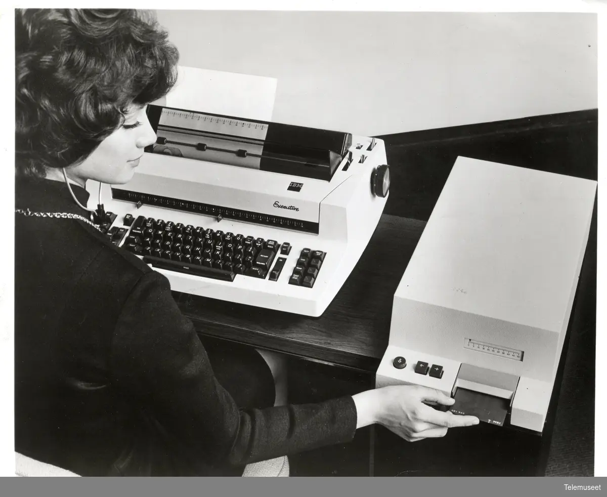 7.0 IBM - Fotogafier OP - Tekstbehandlingsmaskiner - Modell IBM Executive, 1972