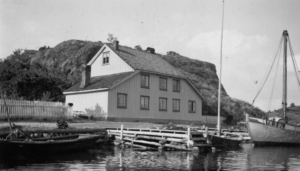 Hafsund, Bamble, det gamle gjestgiveriet. 1937.  Brant ned.