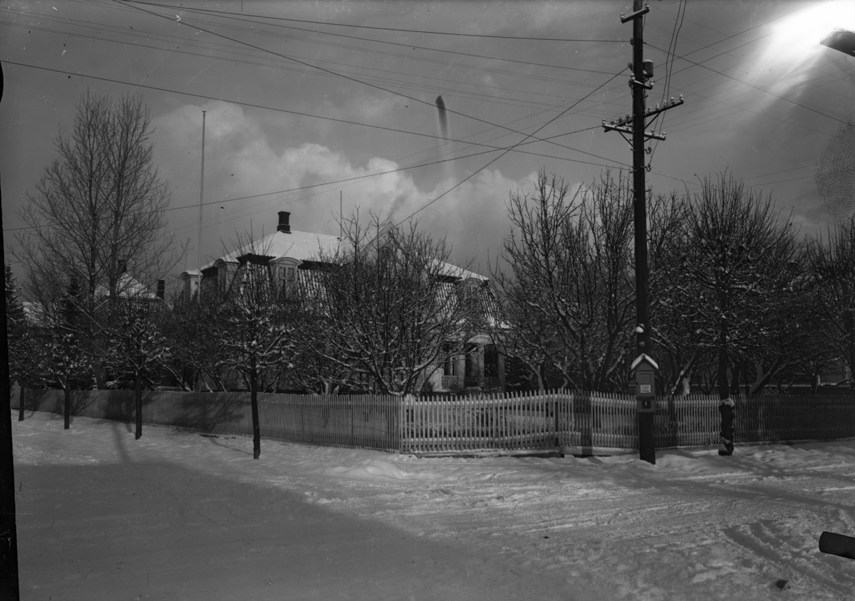 En villa fotografert på vinteren. Hesselbergs gate 42.