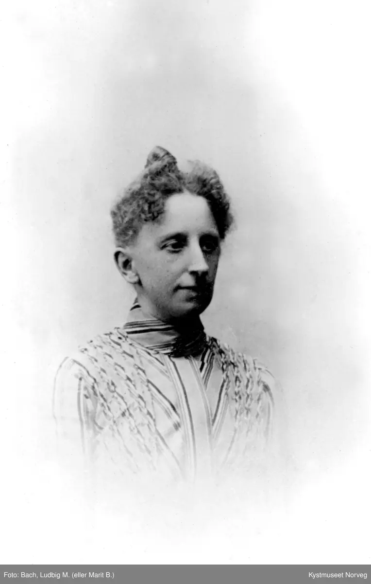 Ukjent stuepike ved Berggården på Rørvik