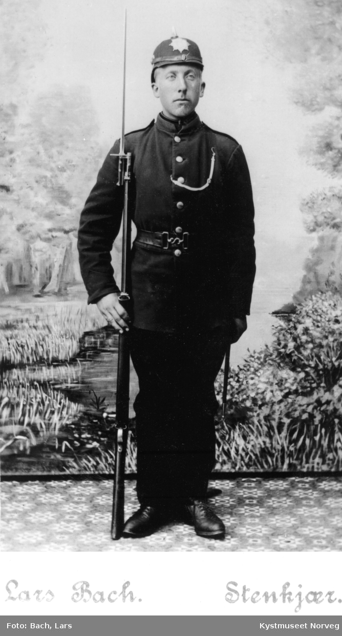 Kristian Sandnesaunet i uniform