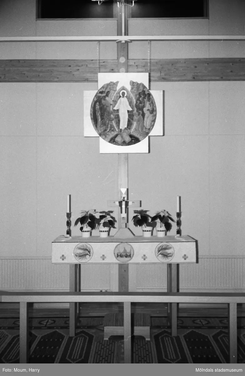 Apelgårdens kyrka i Kållered, år 1983. Altare.

För mer information om bilden se under tilläggsinformation.