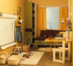 Barnerom innredet for ett lite barn. Nye Bonytt 1975-3. Ikke