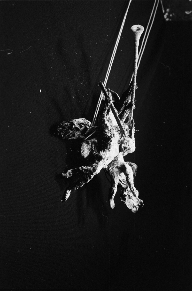 Scenografimodell fra Nationaltheaterets oppsetning av Peter Shaffers "Amadeus". Forestillingen hadde premiere 9. desember 1980. Regi var ved Toralv Maurstad, scenografi ved Lubos Hruza og kostymer ved Bruce Snyder.