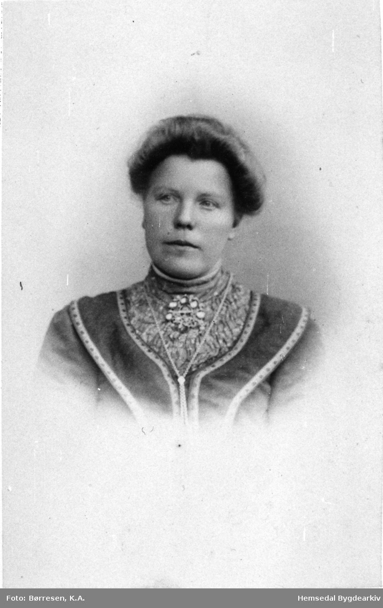 Margit I. Ulsaker (1884-1971), gift Sorteberg