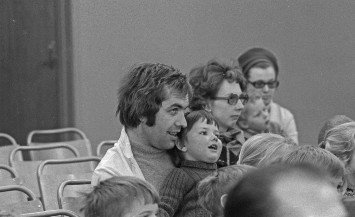 Barneteater i Aulaen.